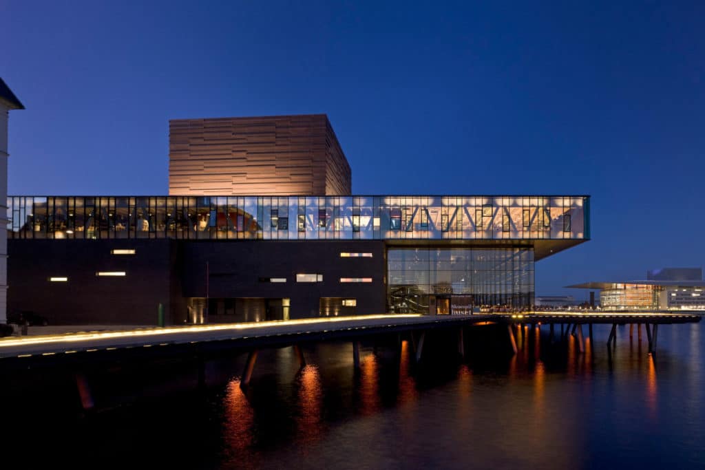 The Royal Playhouse Foyer hosts a Danish pop candlelit concert